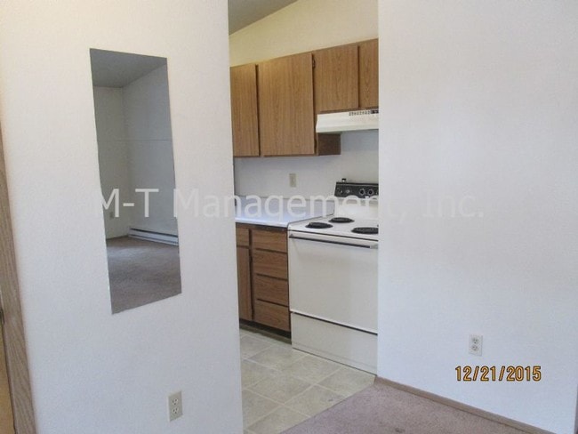 Building Photo - Middle floor 1 br/1 bath apt in Cedar Glen