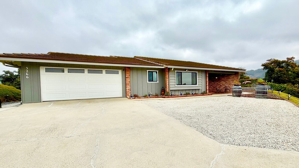 Primary Photo - Beautifully Furnished & Appointed, Shorter...