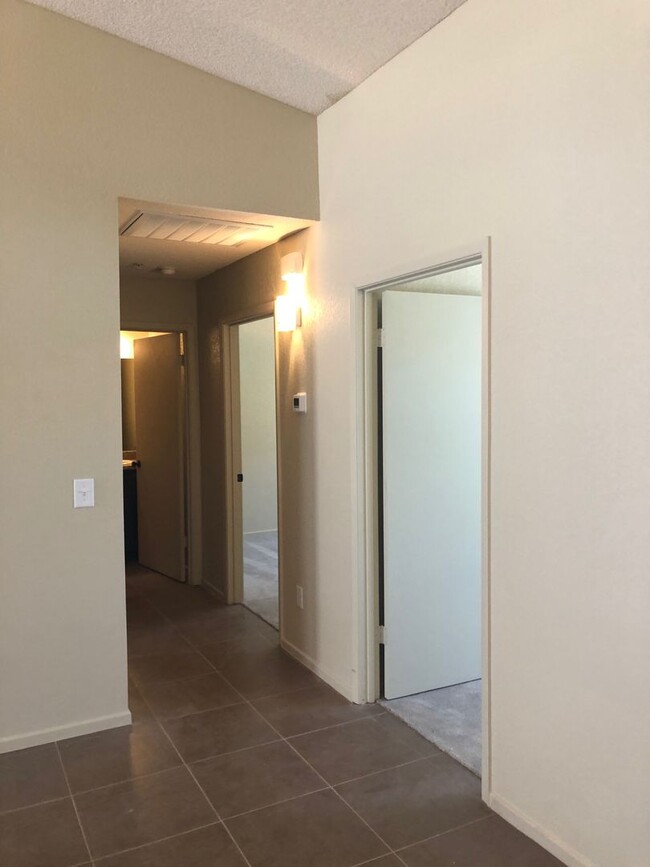 Building Photo - 3 Bedroom Condo in Desert Sky!