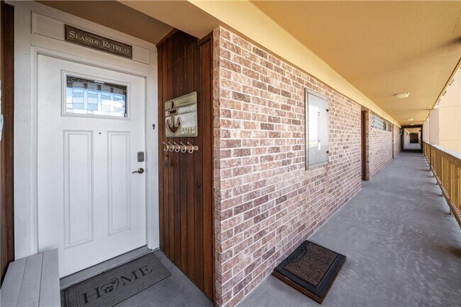 Building Photo - Modern Seaside Retreat-water included, Ful...