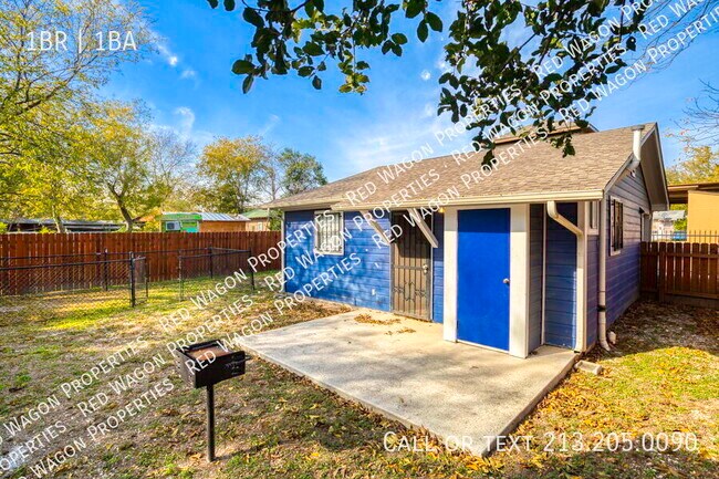 Building Photo - 236 E Dullnig Ct