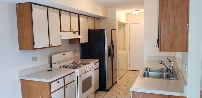 Foto del edificio - 225 Teak Ln