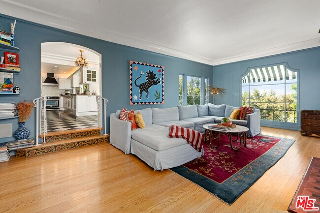 Foto del edificio - 7918 Hillside Ave