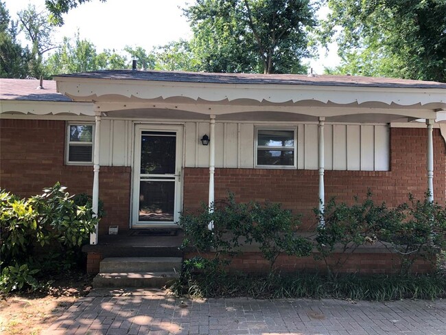 Building Photo - 1308 Sycamore St