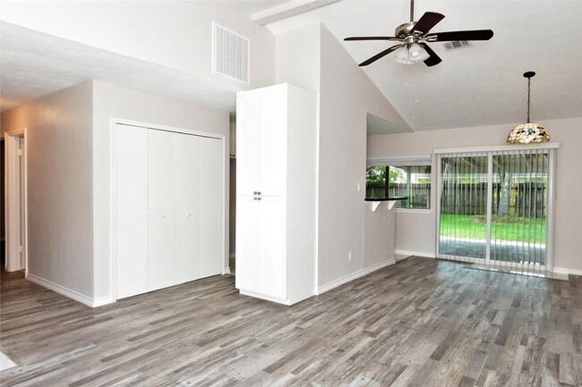 Building Photo - 6922 Tara Dr