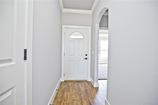 Building Photo - 207 Alder St