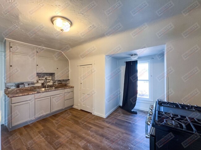 Foto del edificio - 500 Carey Ave