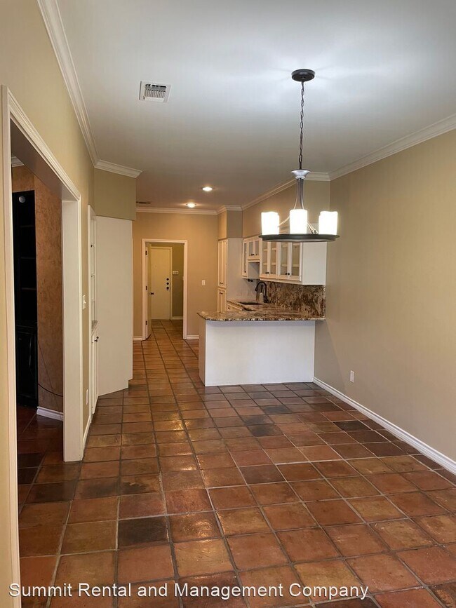 Building Photo - 3 br, 2.5 bath House - 6009 J. Country Clu...