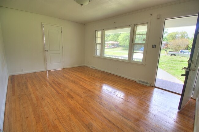 Building Photo - Charming 4 Bedroom, 2 Bath Home with Huge ...