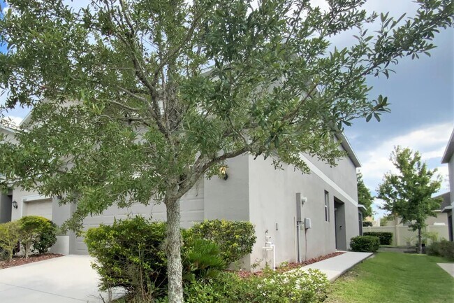 Building Photo - 10667 Lake Montauk Dr