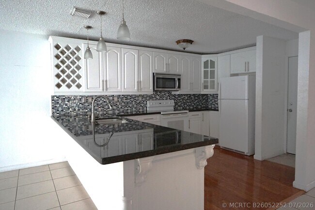 Building Photo - 18011 SW 139th Ct