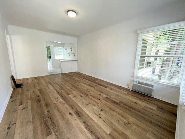 Foto del edificio - 14443-14445 1/4 Dickens St