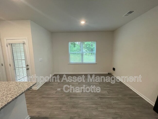 Building Photo - 8117 Murray Br Dr