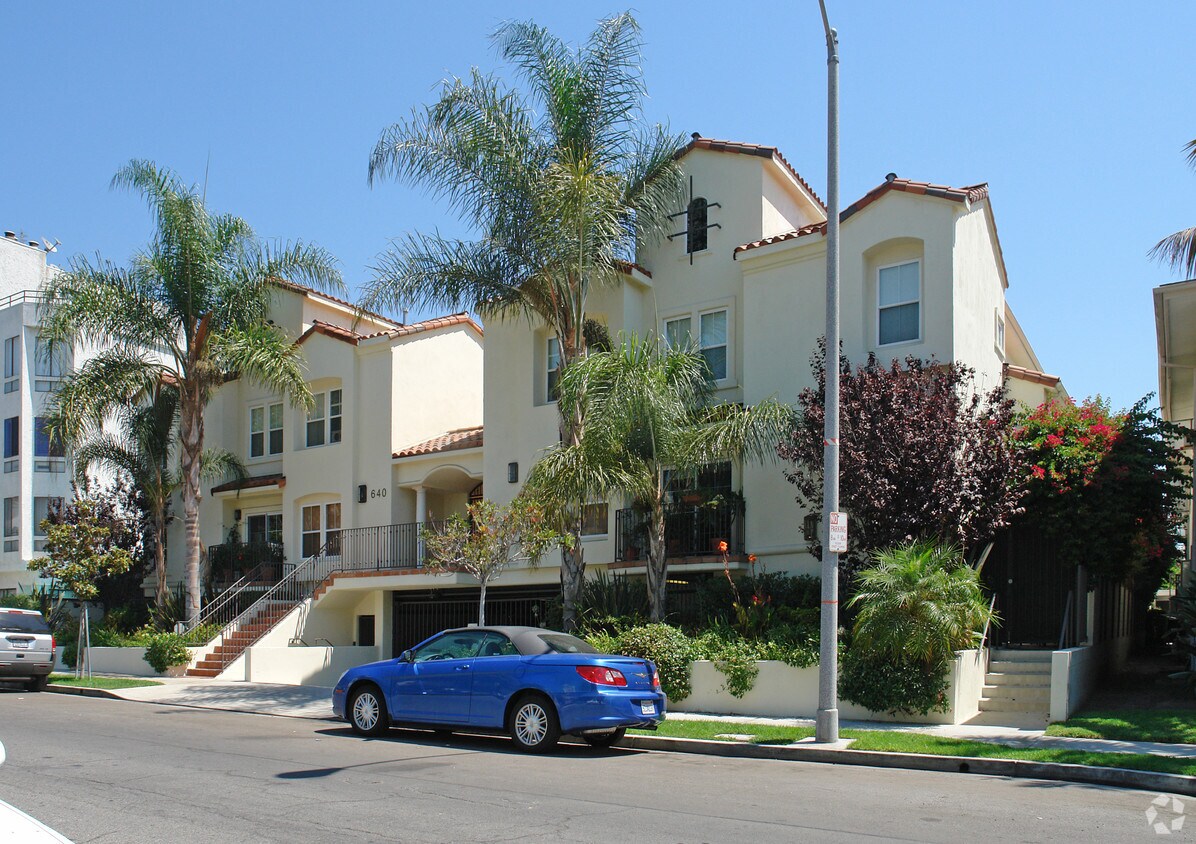 Monroe Courts Apartments in Los Angeles, CA