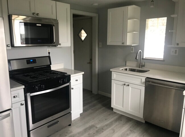 Foto del edificio - 225 Desdemona St