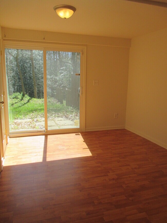 Foto del edificio - Fully Updated 2BR/1.5 BA Townhome in Pasad...