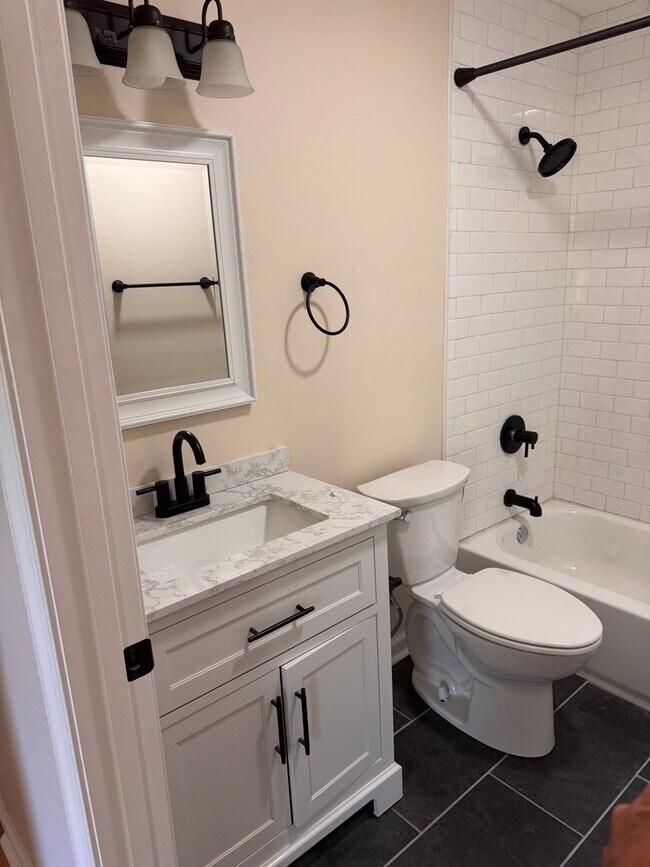Foto del edificio - 3 Bedroom || 1 Bathroom - Single Family Home