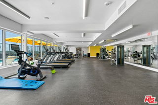 Foto del edificio - 325 N 1st St