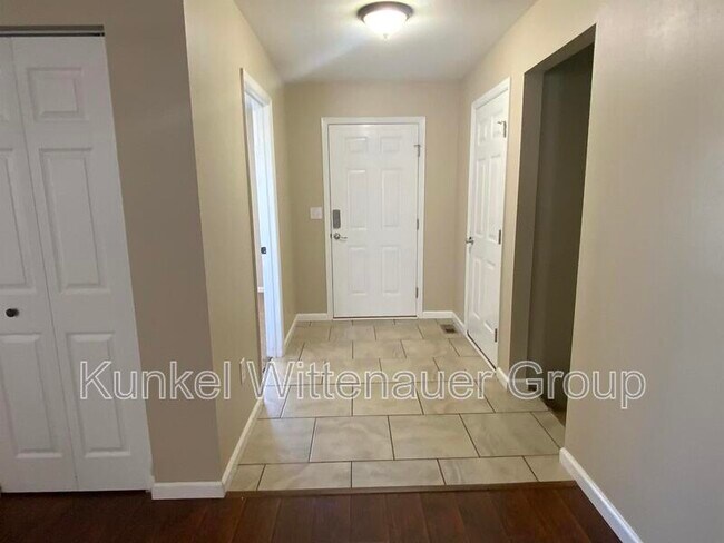 Foto del edificio - 108 Meadowcrest Dr
