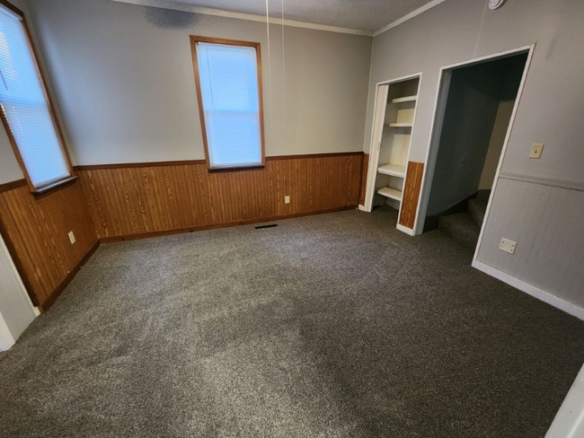 Building Photo - 1510 W 6th St