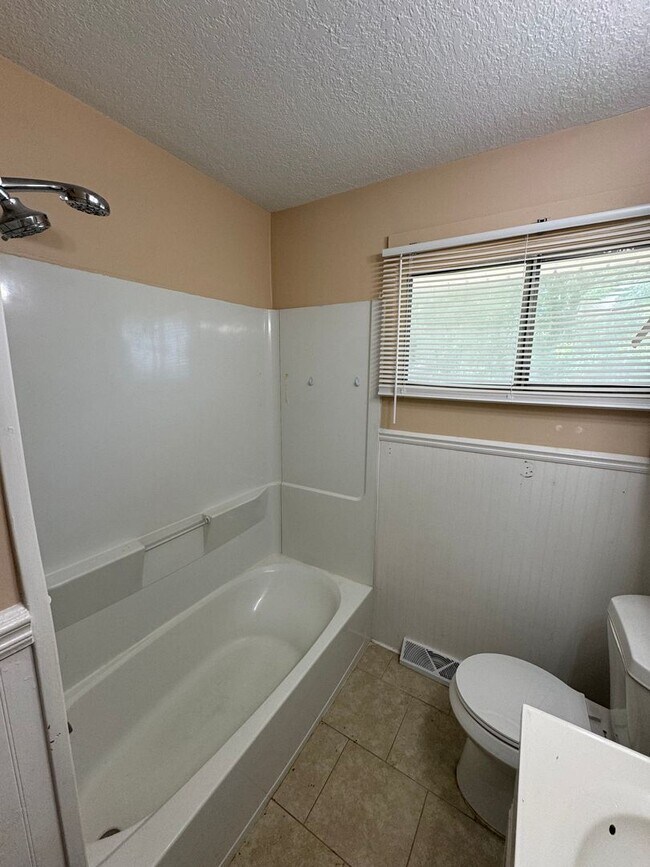 Building Photo - 3 Bedroom Duplex in Montara