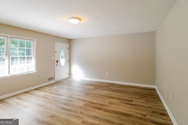 Building Photo - 4101 Sharon Dr