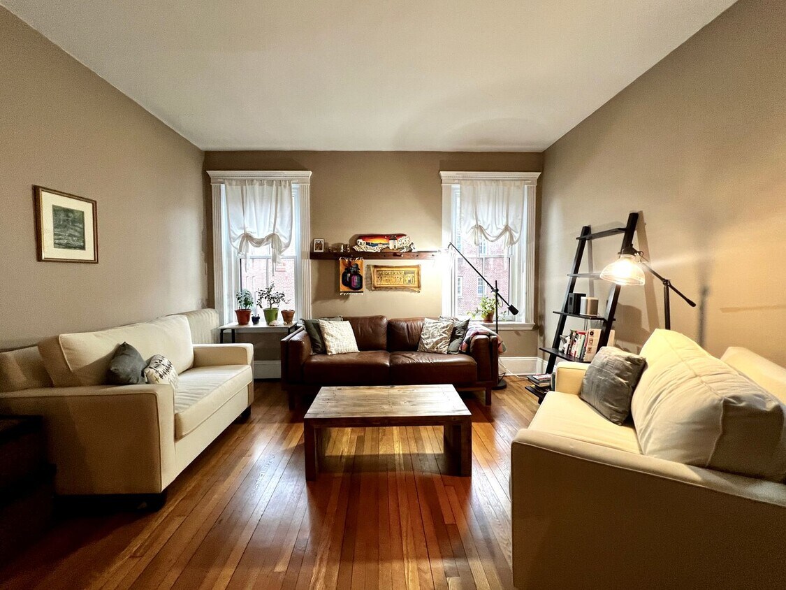 Primary Photo - Beautiful & spacious 1 bedroom in Brookline!