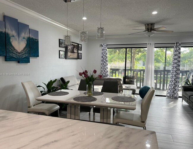 Foto del edificio - 1021 Mockingbird Ln