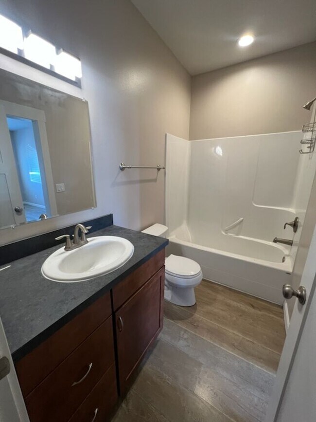 Foto del edificio - 215 W Whitman St