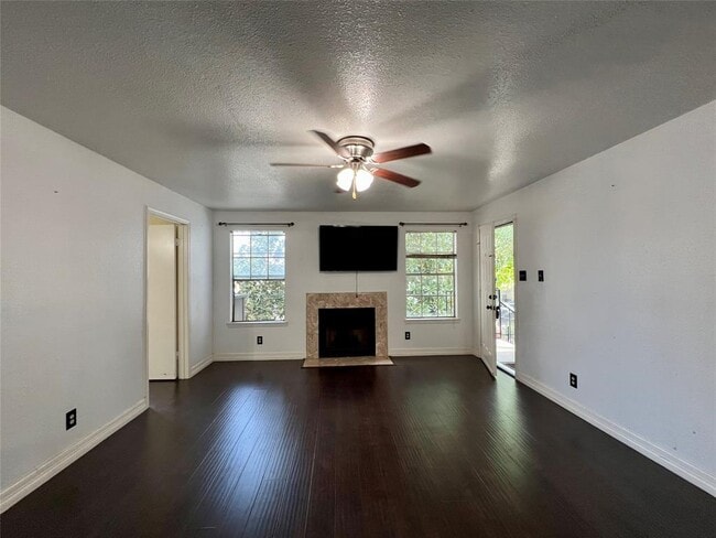 Building Photo - 9700 Leawood Blvd