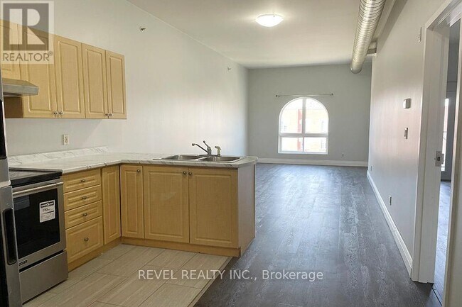 Building Photo - 150 Colborne St