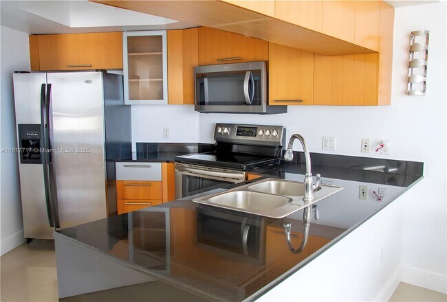 Foto del edificio - 1750 N Bayshore Dr