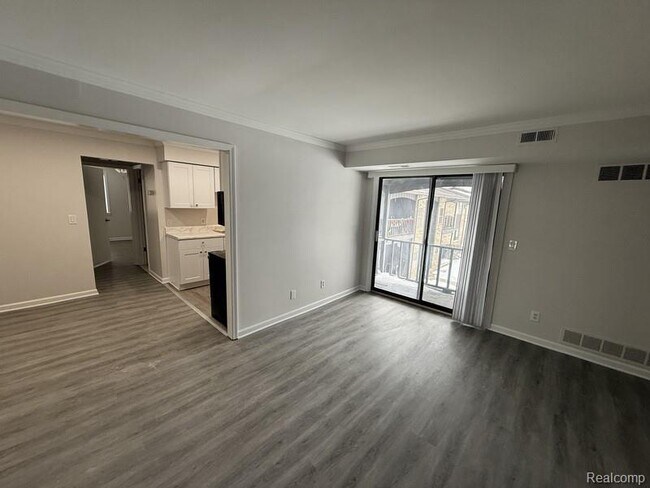 Foto del edificio - 250 E Thirteen Mile Rd