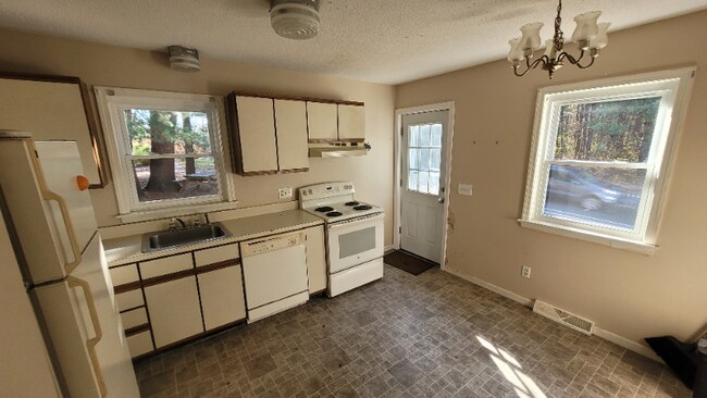 Building Photo - 3 Wedgewood Cir
