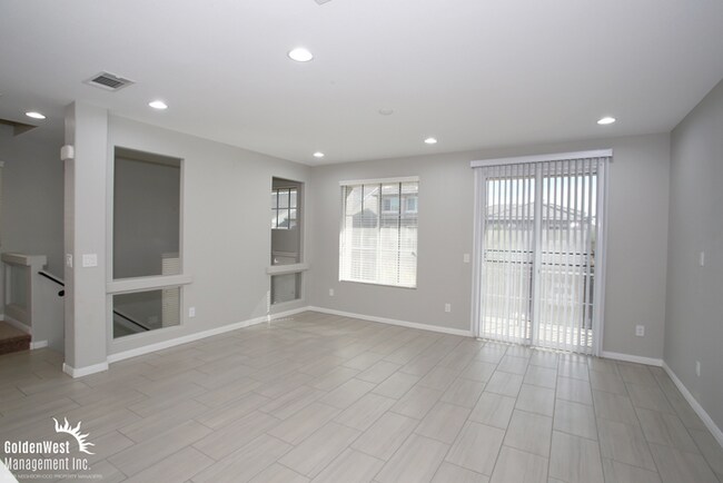 Foto del edificio - Beautifully Updated 4Bdm 3Ba Two-Story Home Located in the Heart of Southern Highlands!