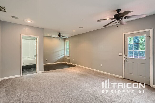 Foto del edificio - 5519 Village Ridge