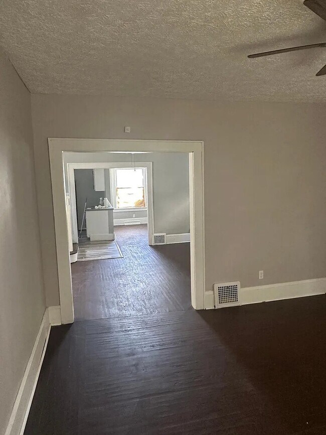 Foto del edificio - 1351 Logan Ave NW