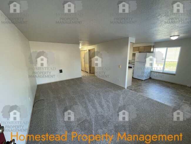 Building Photo - 510 NE Dallas Ct