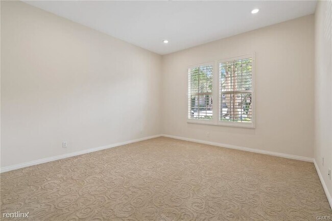 Building Photo - 4 br, 3.5 bath Condo - 4 Altino