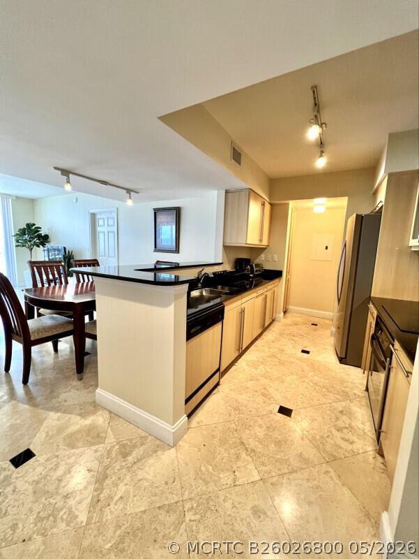 Building Photo - 2080 S Ocean Dr