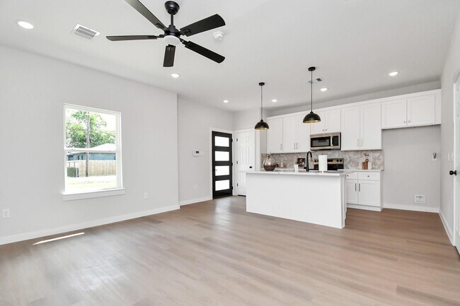 Foto del edificio - 7926 Gladstone St