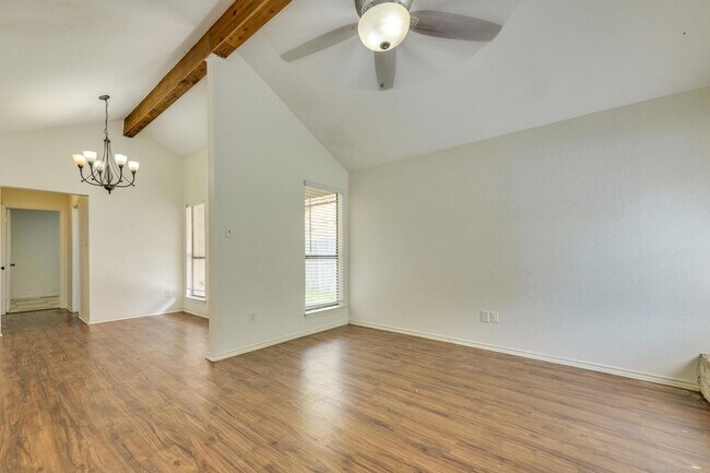 Foto del edificio - 16041 Stoneham Cir
