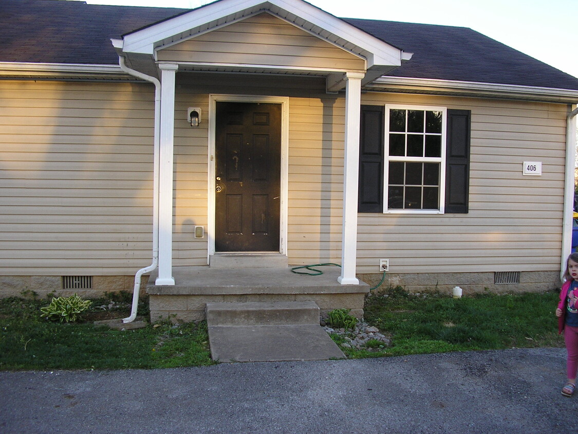 Primary Photo - 406 Clark St