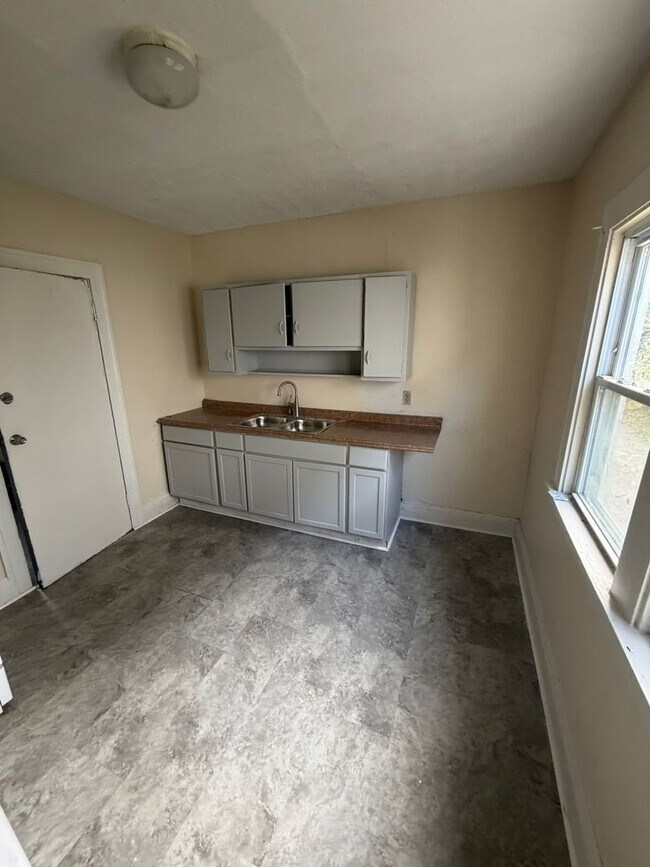 Foto del edificio - 12706 Parkhill Ave