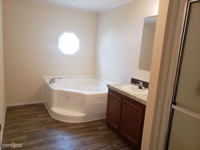 Building Photo - 3 br, 2 bath Mobile Home - 137 W 14th street