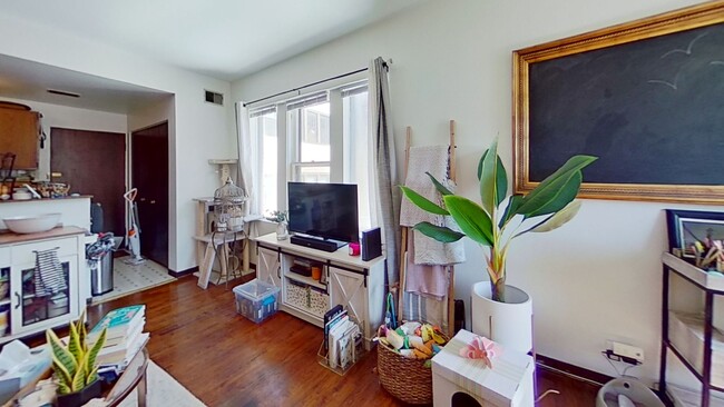 Foto del edificio - 1315 W Addison St