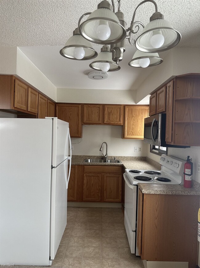 Foto del edificio - 2 br, 1 bath 4plex - 8327 Jewel Lake Road 3