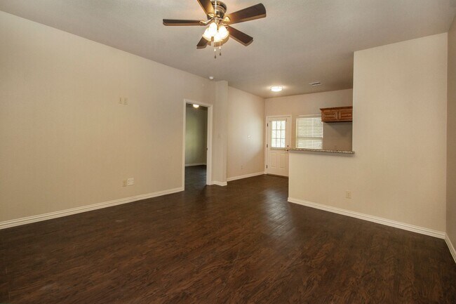 Foto del edificio - House For Lease in Denison -- 3 Bed/2 Bath