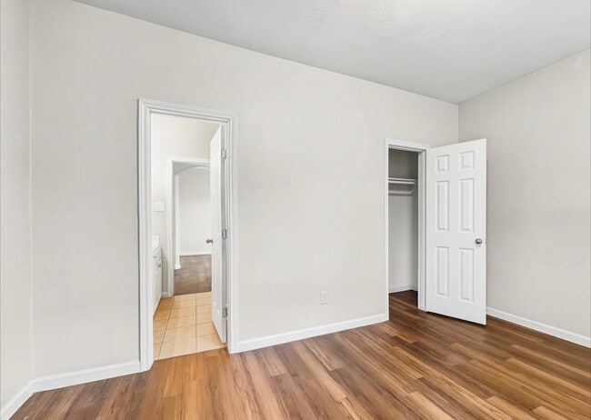 Building Photo - 2060 W Roeser Rd