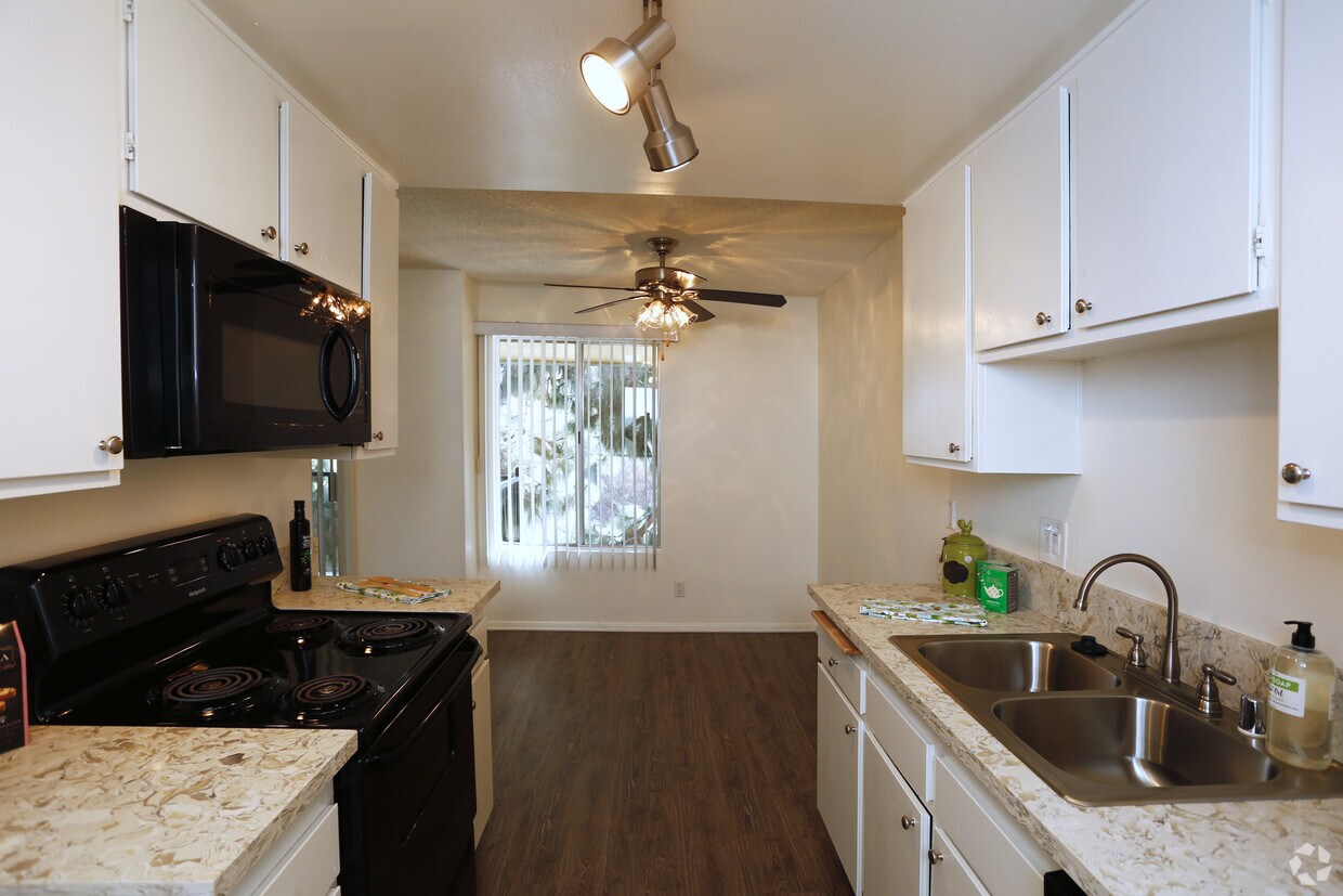 Casa de Oro Apartments Torrance, CA